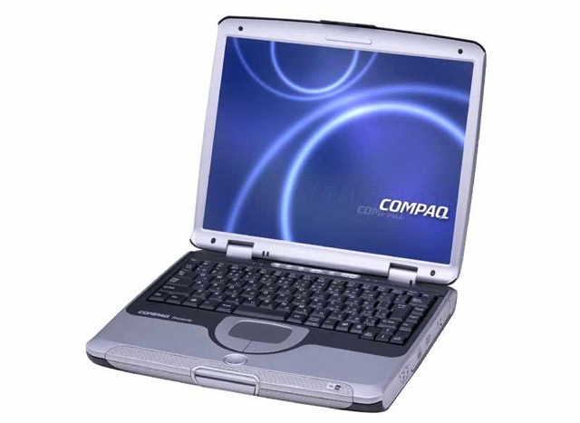 A Compaq Presario 700 laptop, circa 2001.